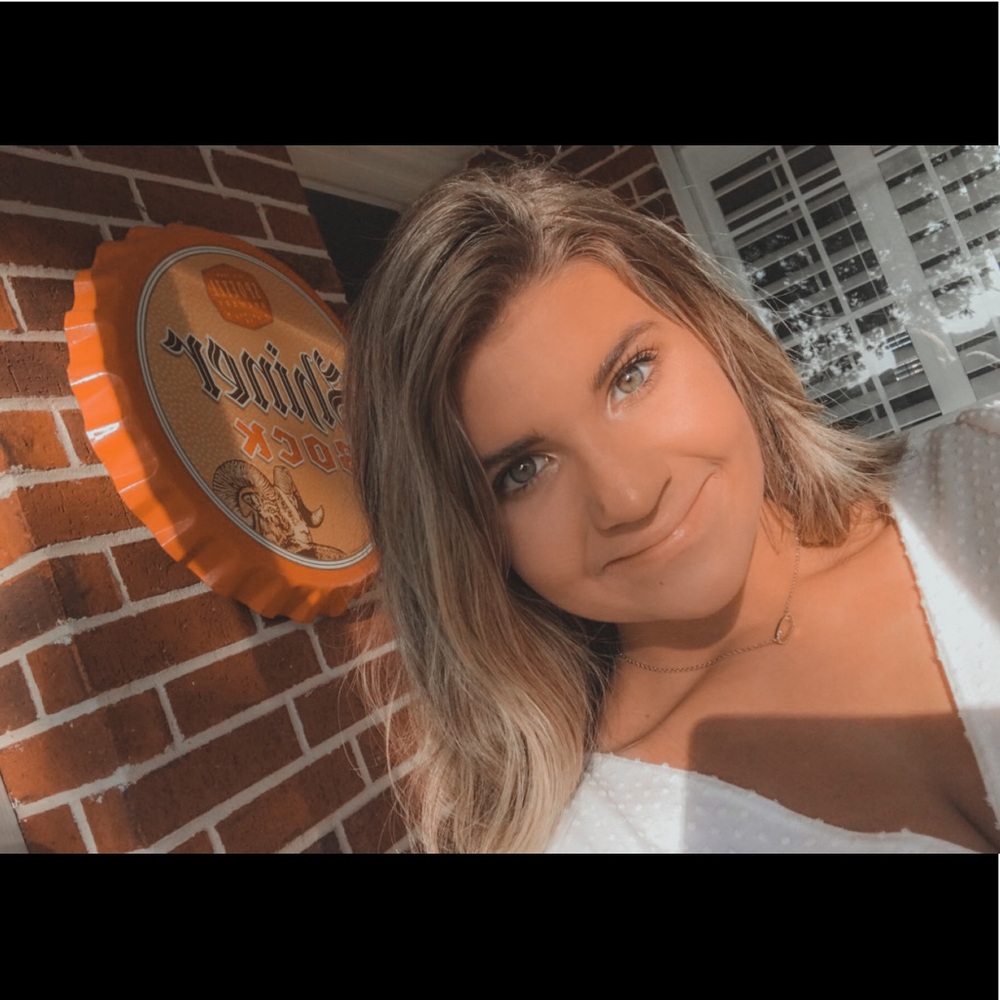 Meet your Posher, Averi